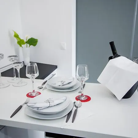 Апартаменты Luxury White Sensation