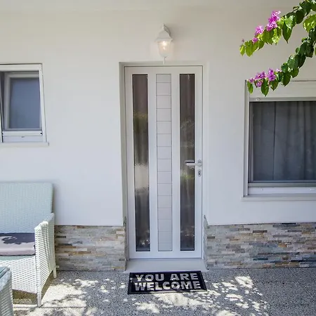 Luxury White Sensation Vodice